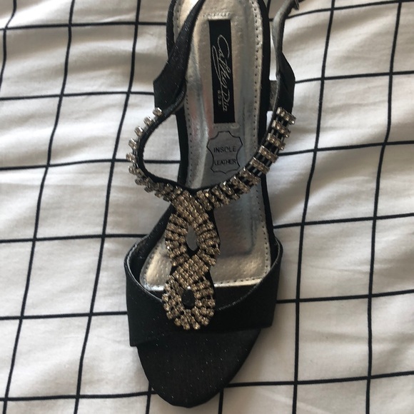 HEELS! - Picture 2 of 3